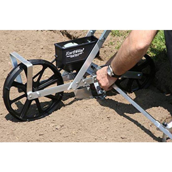 EARTHWAY ZAAIMACHINE 1001-B